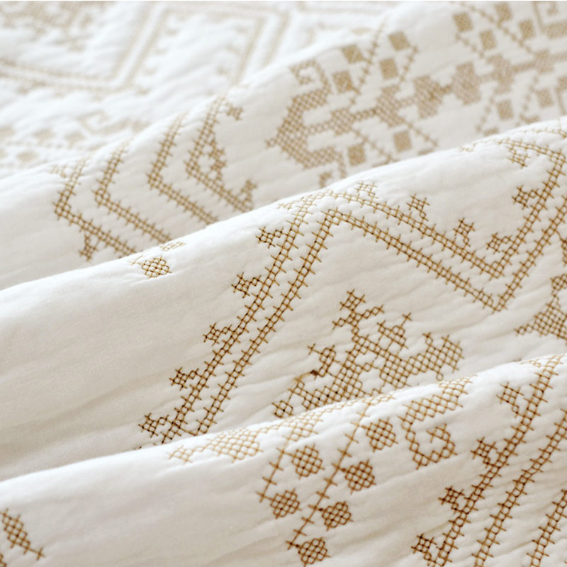 cross stitching white full size quilt bedspread set
